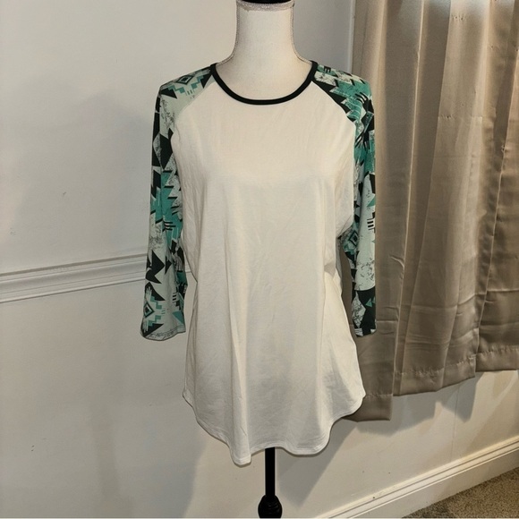 LuLaRoe Tops - NWT Lularoe Randy Tee, sz L
